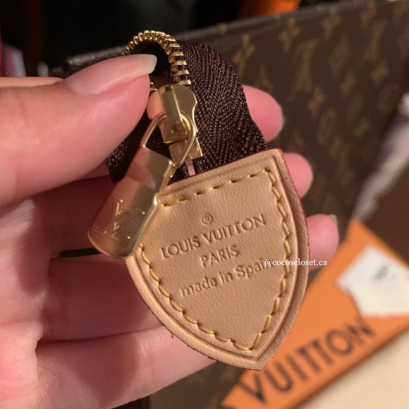 Louis Vuitton Toiletry Pouch 26 - Picture 3 of 5